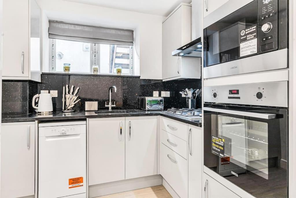 Luxstay Holland Park Apartment With Ac London Exterior foto