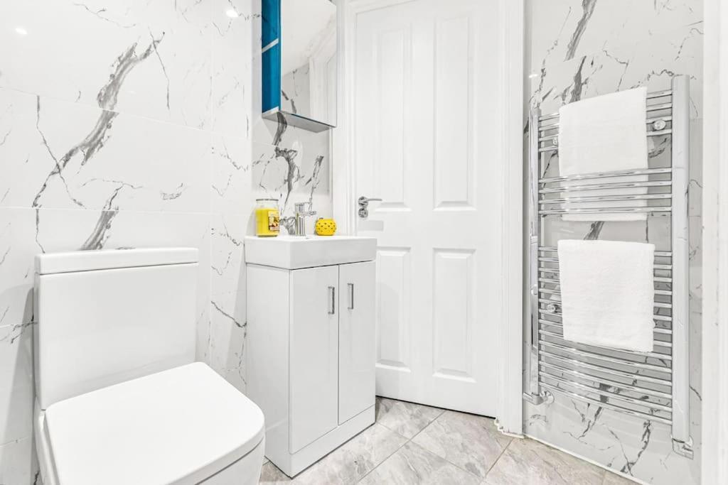 Luxstay Holland Park Apartment With Ac London Exterior foto