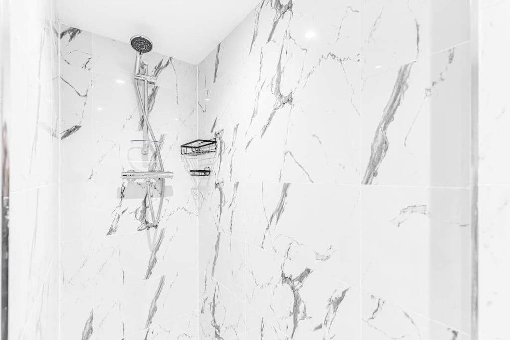 Luxstay Holland Park Apartment With Ac London Exterior foto